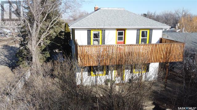 431 Dennis Street, House detached with 4 bedrooms, 3 bathrooms and null parking in Herbert SK | Image 2