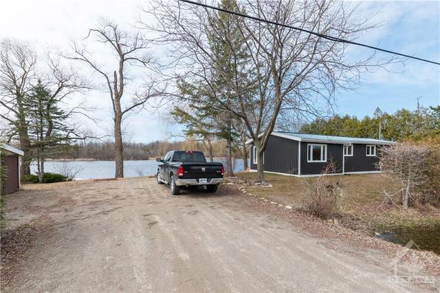 4412 Rideau River Road, House detached with 3 bedrooms, 1 bathrooms and 5 parking in North Grenville ON | Image 2