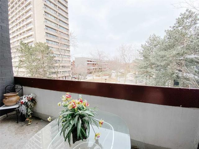 211 - 50 Sunny Glenway Glwy, Townhouse with 4 bedrooms, 2 bathrooms and 1 parking in Toronto ON | Image 11