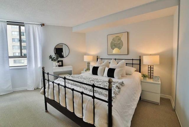 1304 - 250 Queens Quay W, Condo with 1 bedrooms, 1 bathrooms and 1 parking in Toronto ON | Image 5