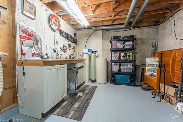 Utility room with work bench | Image 26