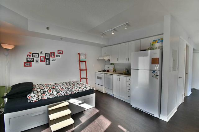 701 - 210 Victoria St, Condo with 0 bedrooms, 1 bathrooms and 0 parking in Toronto ON | Image 2