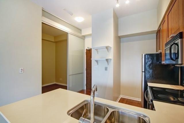 703 - 3391 Bloor St W, Condo with 1 bedrooms, 1 bathrooms and 1 parking in Toronto ON | Image 3
