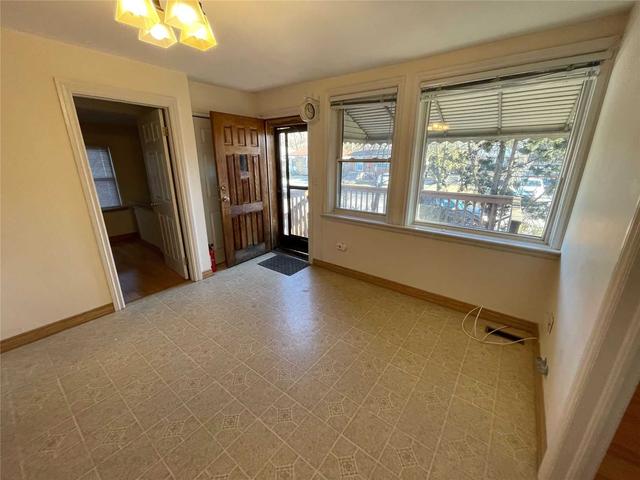 upfront - 36 Alexis Blvd, House detached with 2 bedrooms, 1 bathrooms and 1 parking in Toronto ON | Image 13