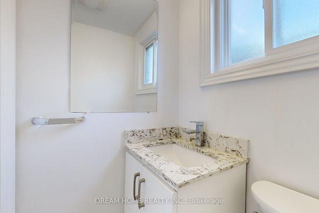 2 Topaz Gate, House semidetached with 3 bedrooms, 3 bathrooms and 3 parking in Toronto ON | Image 8