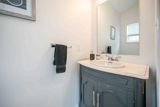 38 East 24th St, House detached with 3 bedrooms, 2 bathrooms and 2 parking in Hamilton ON | Image 17