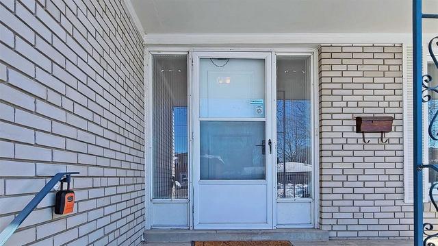 upper - 17 Baroness Cres, House detached with 3 bedrooms, 2 bathrooms and 4 parking in Toronto ON | Image 1