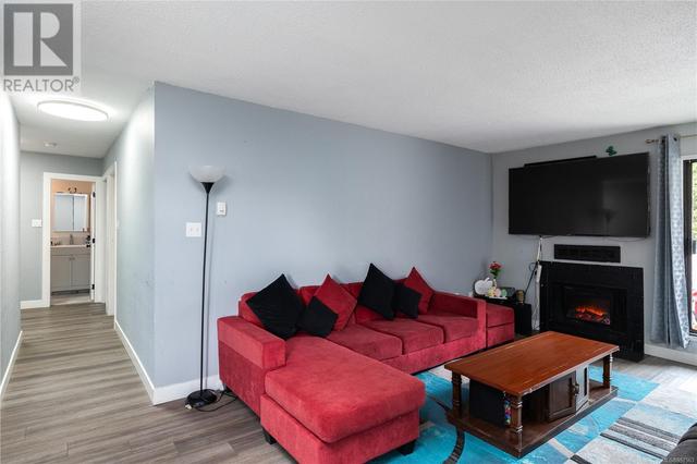 118 - 290 Regina Ave, Condo with 2 bedrooms, 1 bathrooms and 2 parking in Saanich BC | Image 3
