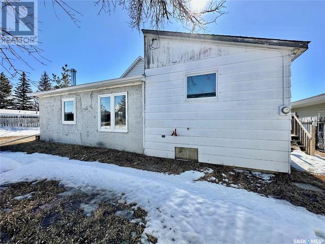 209 Main Street E, House detached with 4 bedrooms, 1 bathrooms and null parking in Langham SK | Image 40