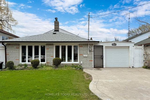 958 Midland Ave, House detached with 3 bedrooms, 2 bathrooms and 5 parking in Toronto ON | Image 33