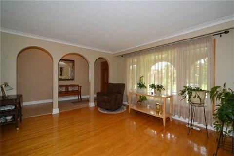 23 Starcross Crt, House detached with 3 bedrooms, 3 bathrooms and 4 parking in Toronto ON | Image 4
