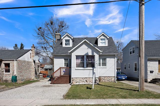 83 Norfolk Ave, House detached with 2 bedrooms, 2 bathrooms and 3 parking in Cambridge ON | Image 1