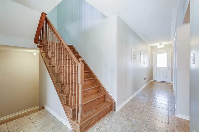 73 West Park Ave, House detached with 3 bedrooms, 3 bathrooms and 2 parking in Bradford West Gwillimbury ON | Image 2