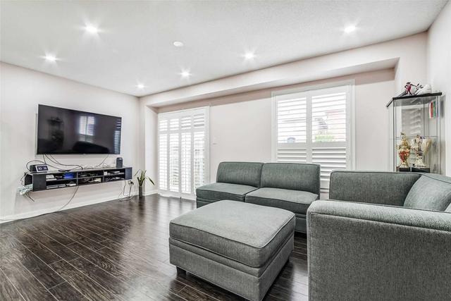70 Cadillac Cres, House semidetached with 4 bedrooms, 4 bathrooms and 4 parking in Brampton ON | Image 6