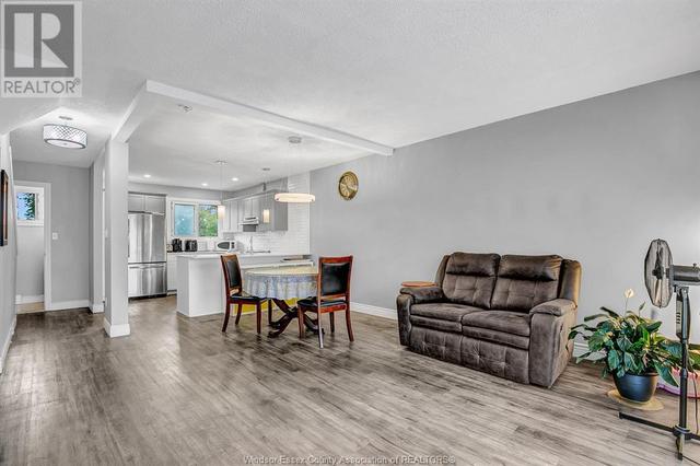 6484 Thornberry Crescent Unit# 396, House attached with 3 bedrooms, 2 bathrooms and null parking in Windsor ON | Card Image