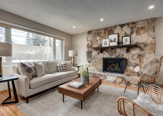 8203 7 Street Sw, House detached with 4 bedrooms, 2 bathrooms and 1 parking in Calgary AB | Image 8