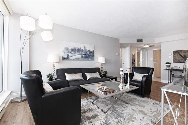 2302 - 1500 Riverside Drive, Condo with 2 bedrooms, 2 bathrooms and 1 parking in Ottawa ON | Image 9