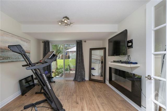 6633 Bilberry Drive, Townhouse with 3 bedrooms, 3 bathrooms and 3 parking in Ottawa ON | Image 6