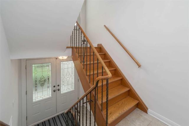 108 Neames Cres, House semidetached with 3 bedrooms, 3 bathrooms and 5 parking in Toronto ON | Image 2