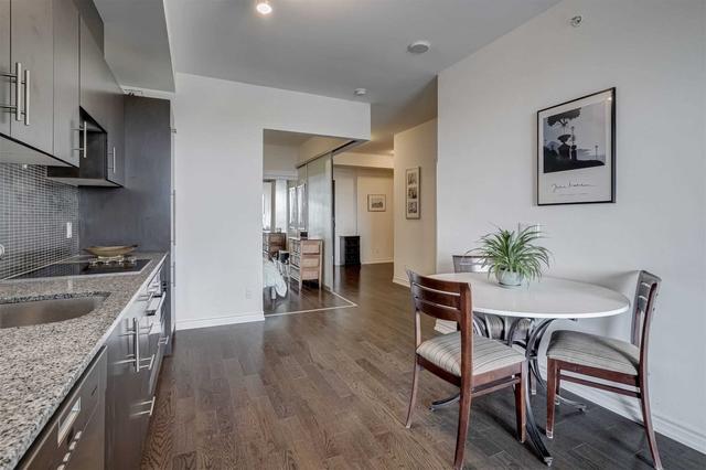 510 - 23 Glebe Rd W, Condo with 2 bedrooms, 2 bathrooms and 1 parking in Toronto ON | Image 2