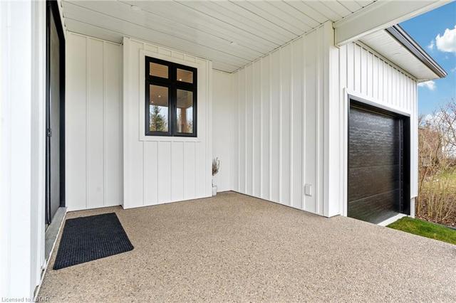 Covered Rear Porch. | Image 6