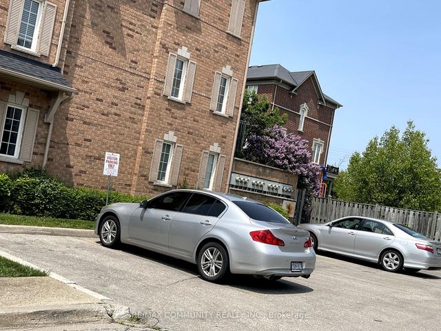 1128 Dundas St W, Townhouse with 2 bedrooms, 3 bathrooms and 2 parking in Mississauga ON | Image 13