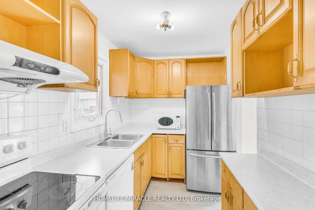 14 Greenbush Crt, House detached with 3 bedrooms, 3 bathrooms and 2 parking in Brampton ON | Image 9
