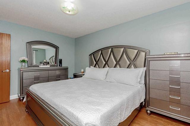 58 Ann St, House detached with 3 bedrooms, 2 bathrooms and 6 parking in Kitchener ON | Image 2