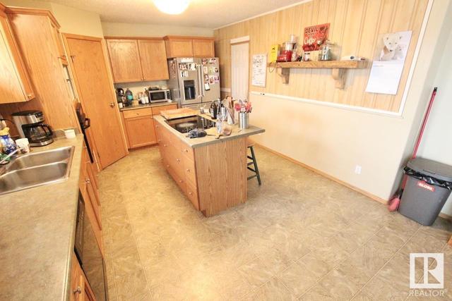5075 47 Av, House detached with 5 bedrooms, 3 bathrooms and null parking in Lamont AB | Image 5