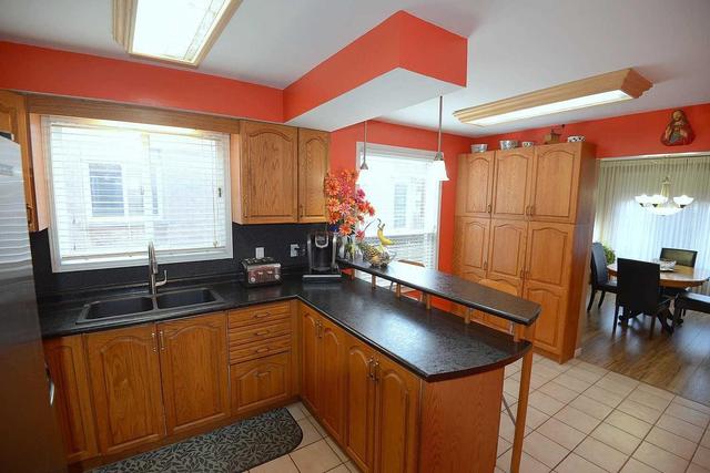 372 Celtic Dr, House detached with 2 bedrooms, 3 bathrooms and 4 parking in Hamilton ON | Image 3