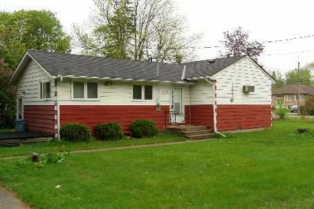 870 Central Ave, House detached with 2 bedrooms, 1 bathrooms and 3 parking in Innisfil ON | Image 1