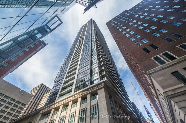 1002 - 70 Temperance St, Condo with 1 bedrooms, 1 bathrooms and 0 parking in Toronto ON | Image 1