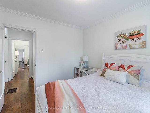 114 Westrose Ave, House detached with 2 bedrooms, 2 bathrooms and 3 parking in Toronto ON | Image 15