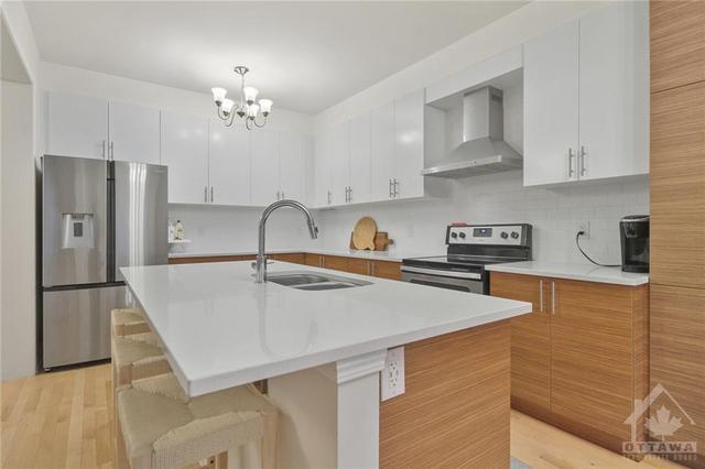 211 Don Brown Private, Townhouse with 3 bedrooms, 3 bathrooms and 4 parking in Ottawa ON | Image 10
