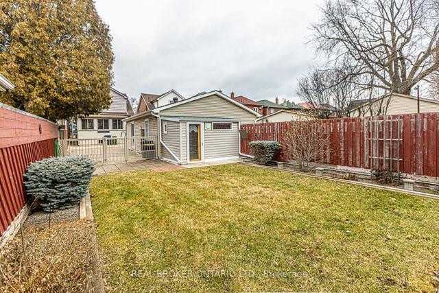 107 Foxwell St, House detached with 3 bedrooms, 2 bathrooms and 4 parking in Toronto ON | Image 18