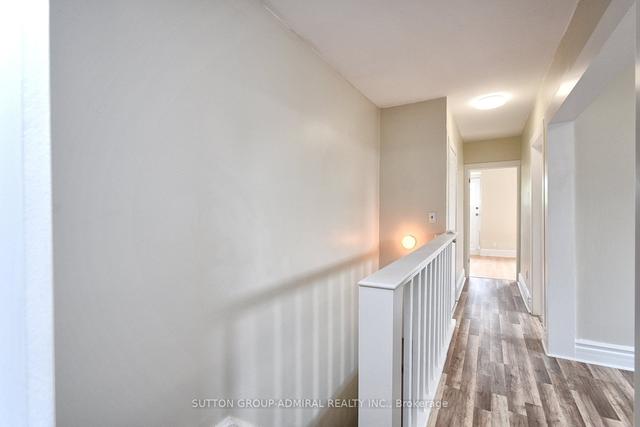 upper#2 - 1932 Queen St E, Condo with 2 bedrooms, 1 bathrooms and 0 parking in Toronto ON | Image 10