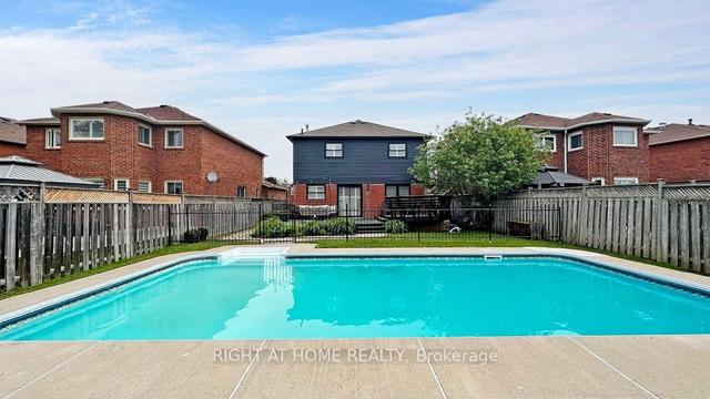 36 Fencerow Dr N, House detached with 3 bedrooms, 4 bathrooms and 3 parking in Whitby ON | Image 25