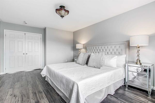 136 Kellington Tr, House attached with 3 bedrooms, 3 bathrooms and 3 parking in Whitchurch Stouffville ON | Image 6