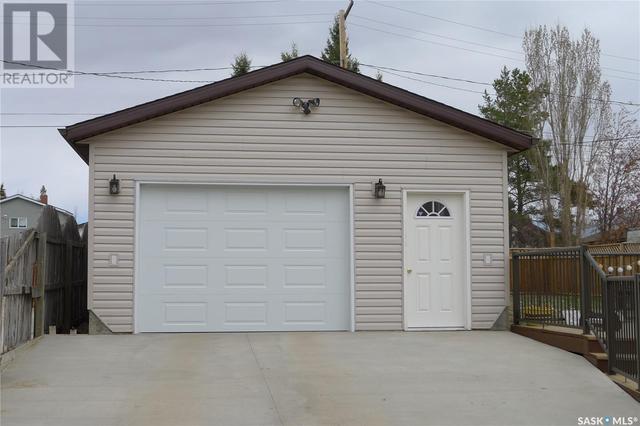 415 2nd Avenue E, House detached with 4 bedrooms, 2 bathrooms and null parking in Biggar SK | Image 38