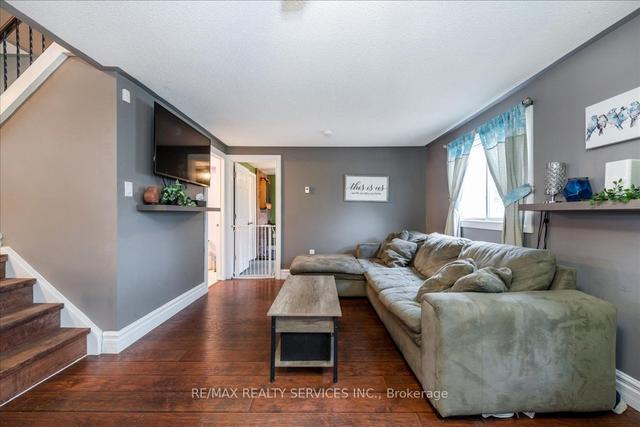 8 Wells Cres, House detached with 3 bedrooms, 2 bathrooms and 4 parking in Barrie ON | Image 10