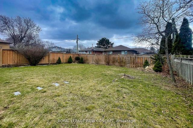 66 Stapleton Dr, House detached with 3 bedrooms, 2 bathrooms and 3 parking in Toronto ON | Image 32