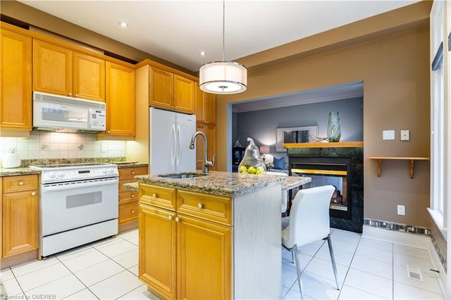 10 - 2303 Hill Ridge Court, House attached with 3 bedrooms, 2 bathrooms and 4 parking in Oakville ON | Image 13