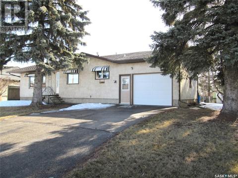 608 5th Street W, House detached with 3 bedrooms, 2 bathrooms and null parking in Wilkie SK | Card Image
