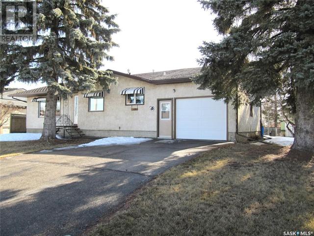 608 5th Street W, House detached with 3 bedrooms, 2 bathrooms and null parking in Wilkie SK | Image 1