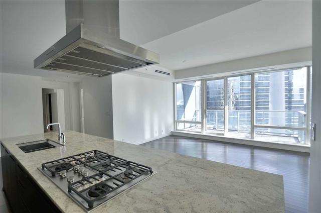 2001 - 180 University Ave, Condo with 2 bedrooms, 3 bathrooms and 1 parking in Toronto ON | Image 16