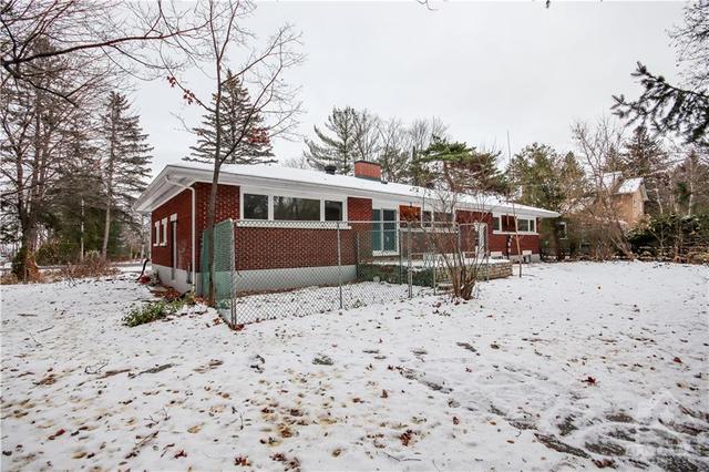 17 Rothwell Drive, House detached with 4 bedrooms, 3 bathrooms and 8 parking in Ottawa ON | Image 28