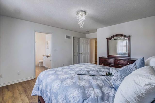 25 Mantz Cres, House detached with 3 bedrooms, 3 bathrooms and 2 parking in Whitby ON | Image 11