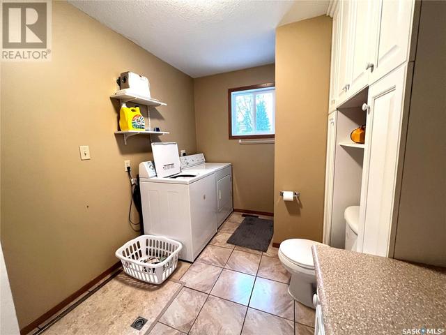 391 2nd Street W, House detached with 2 bedrooms, 2 bathrooms and null parking in Glaslyn SK | Image 24