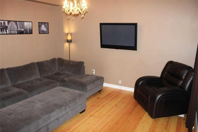 40 Ferguson Pl, House detached with 3 bedrooms, 3 bathrooms and 1 parking in Brampton ON | Image 3