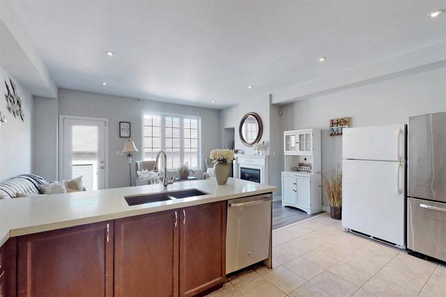 7 Boot Terr, House semidetached with 4 bedrooms, 5 bathrooms and 2 parking in Toronto ON | Image 2
